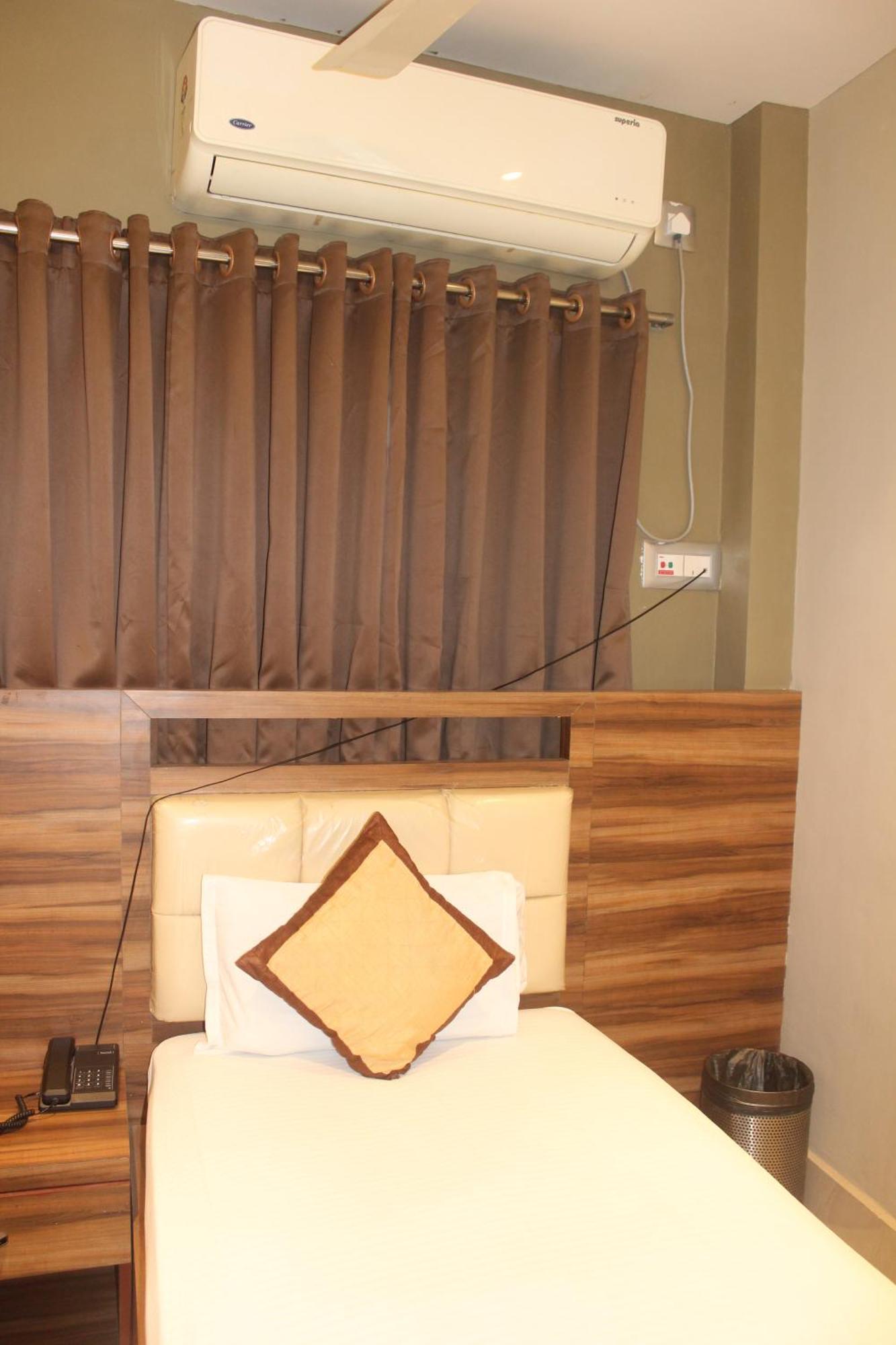 Hotel Oishi Plaza Mukutmanipur ภายนอก รูปภาพ
