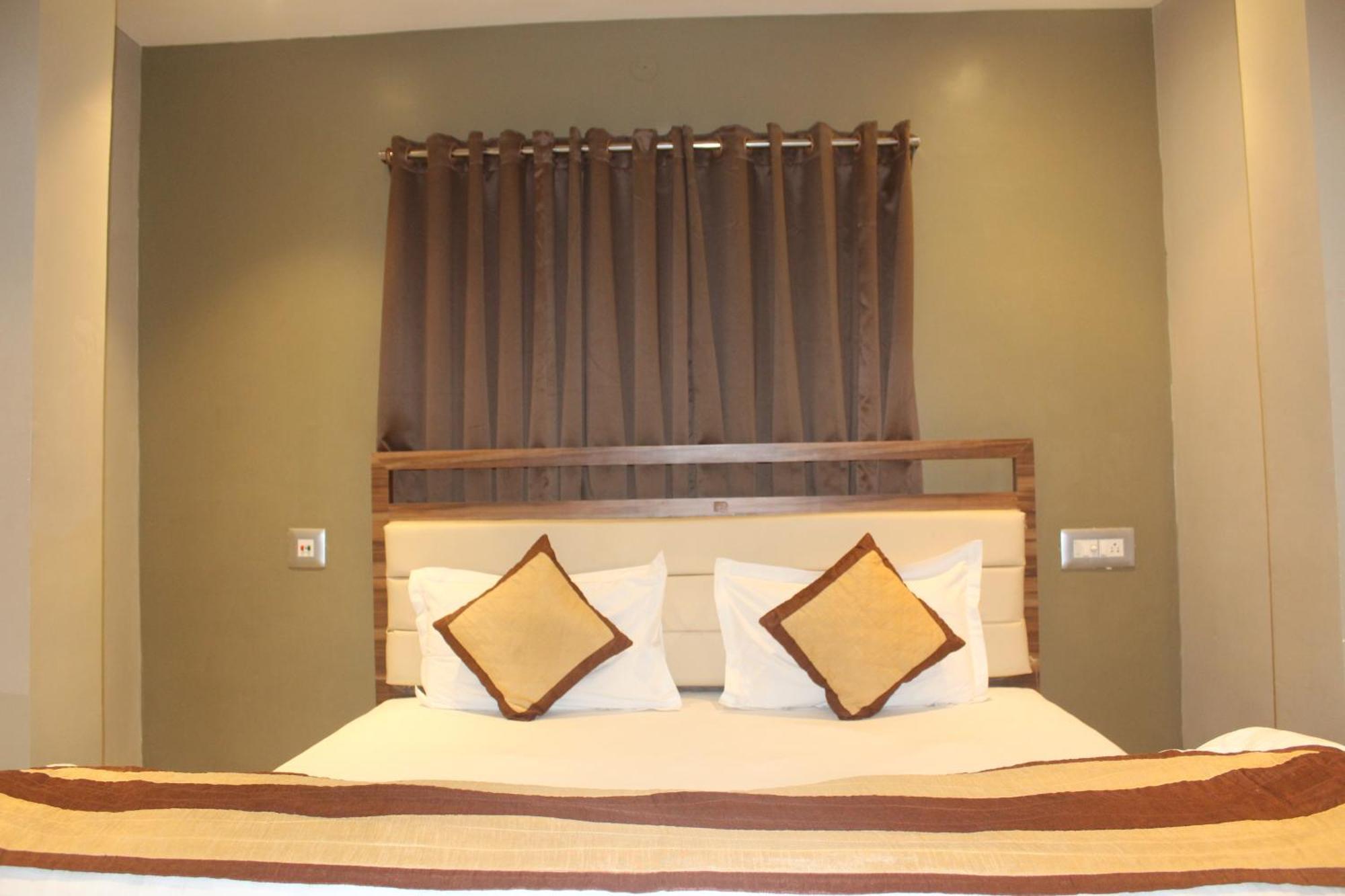 Hotel Oishi Plaza Mukutmanipur ภายนอก รูปภาพ