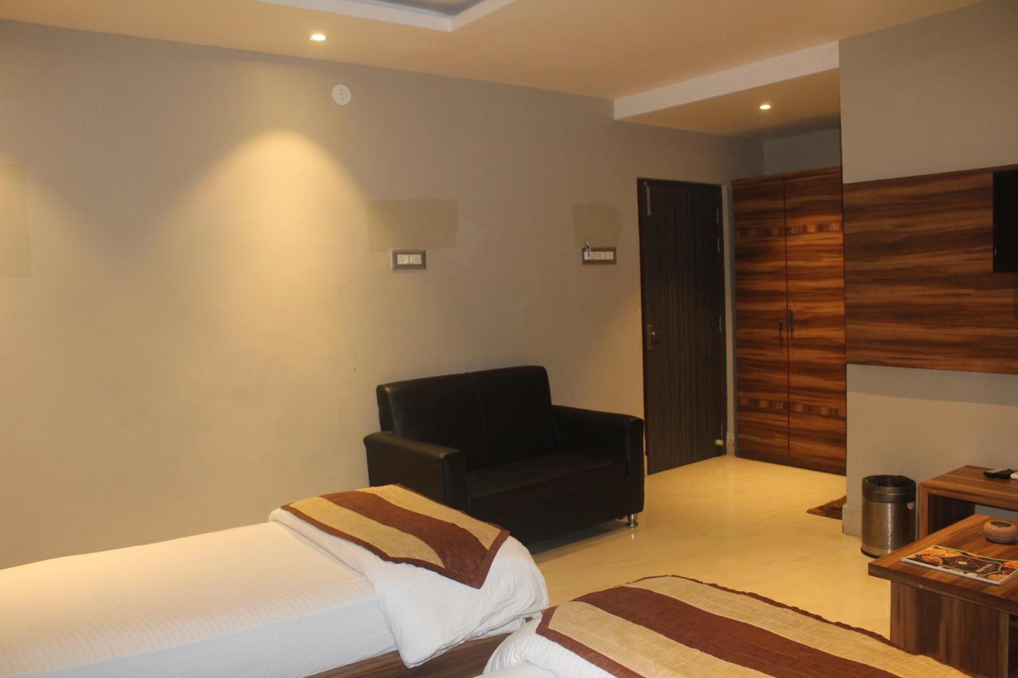 Hotel Oishi Plaza Mukutmanipur ภายนอก รูปภาพ