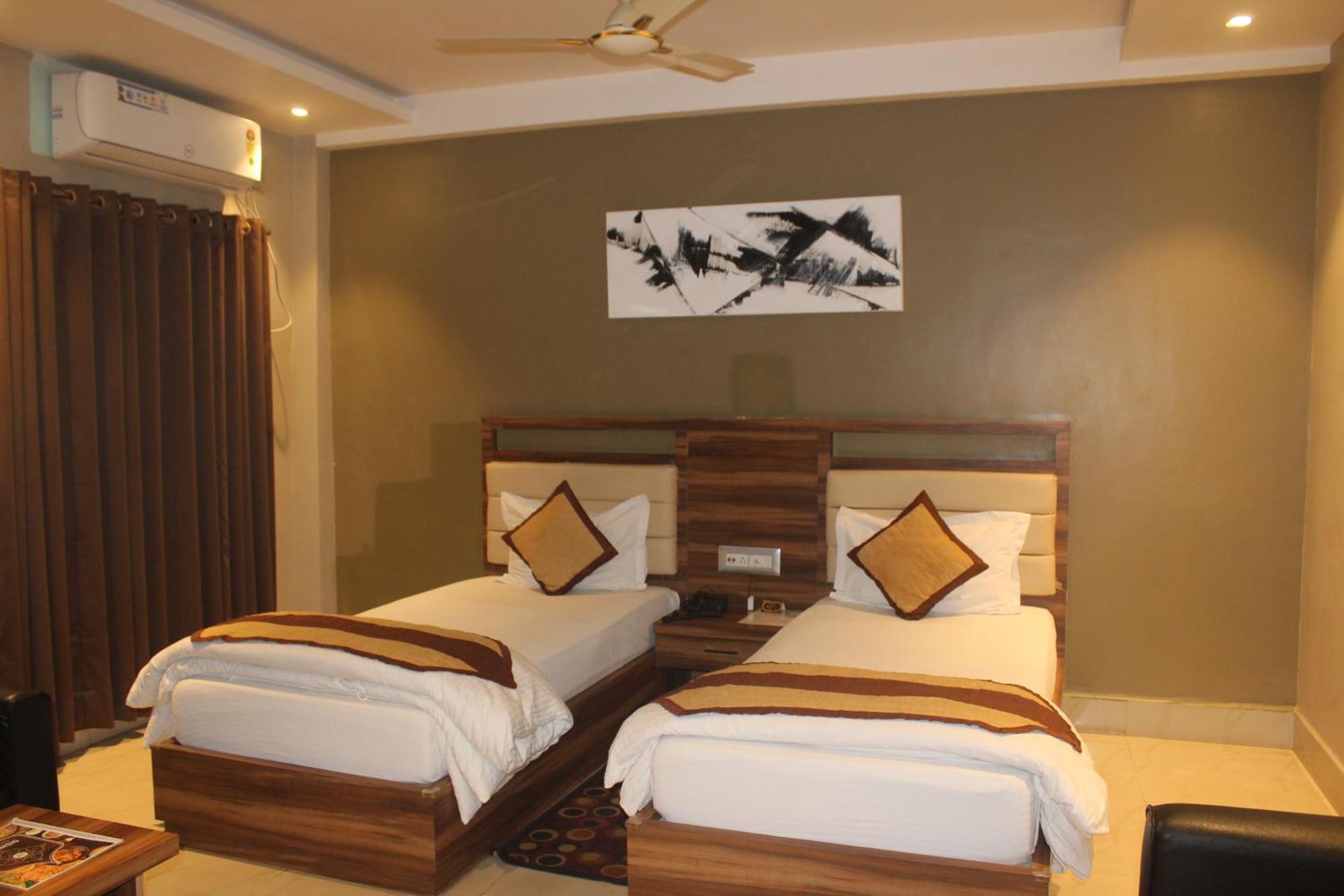 Hotel Oishi Plaza Mukutmanipur ภายนอก รูปภาพ